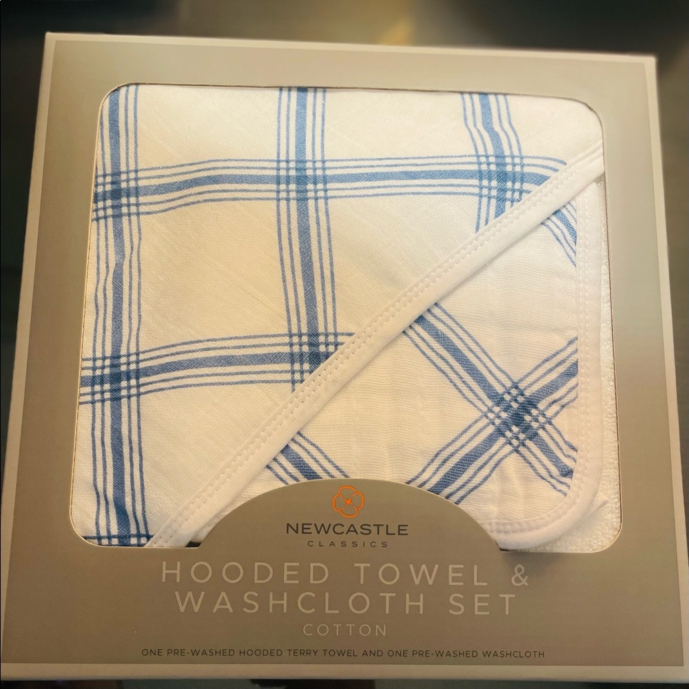 NIB Newcastle Classics Hooded Towel Washcloth Set